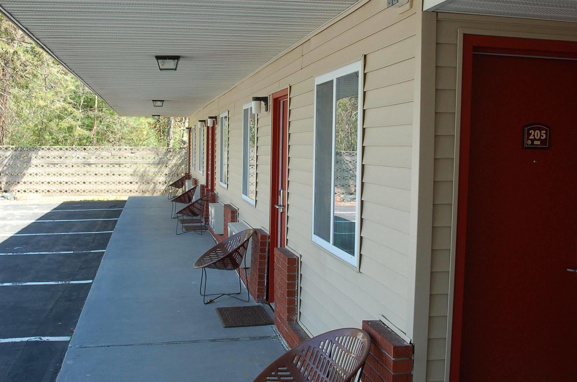 Budgetel Inn Glens Falls-Lake George-Saratoga Exterior photo