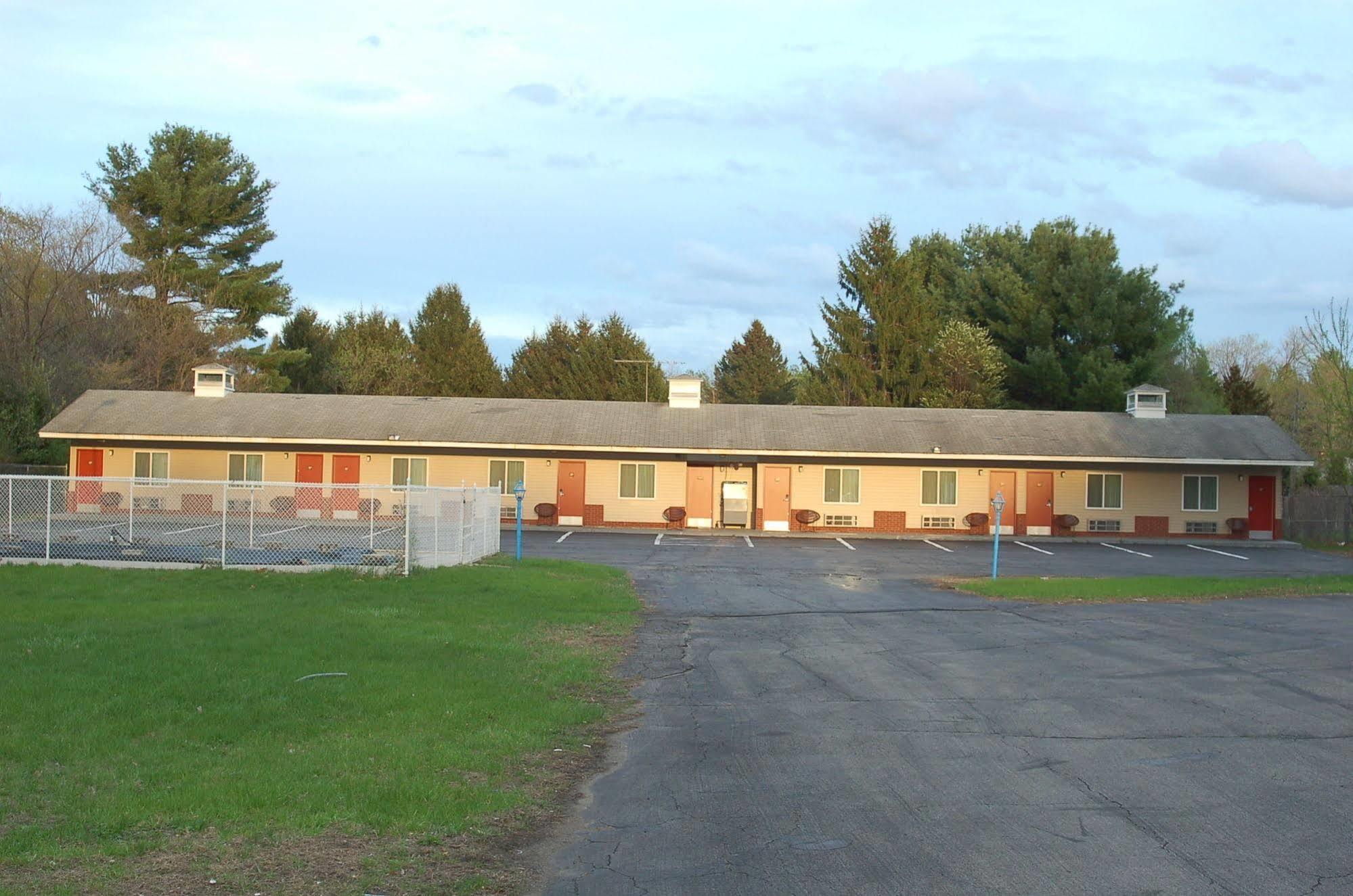 Budgetel Inn Glens Falls-Lake George-Saratoga Exterior photo