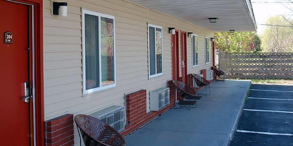 Budgetel Inn Glens Falls-Lake George-Saratoga Exterior photo