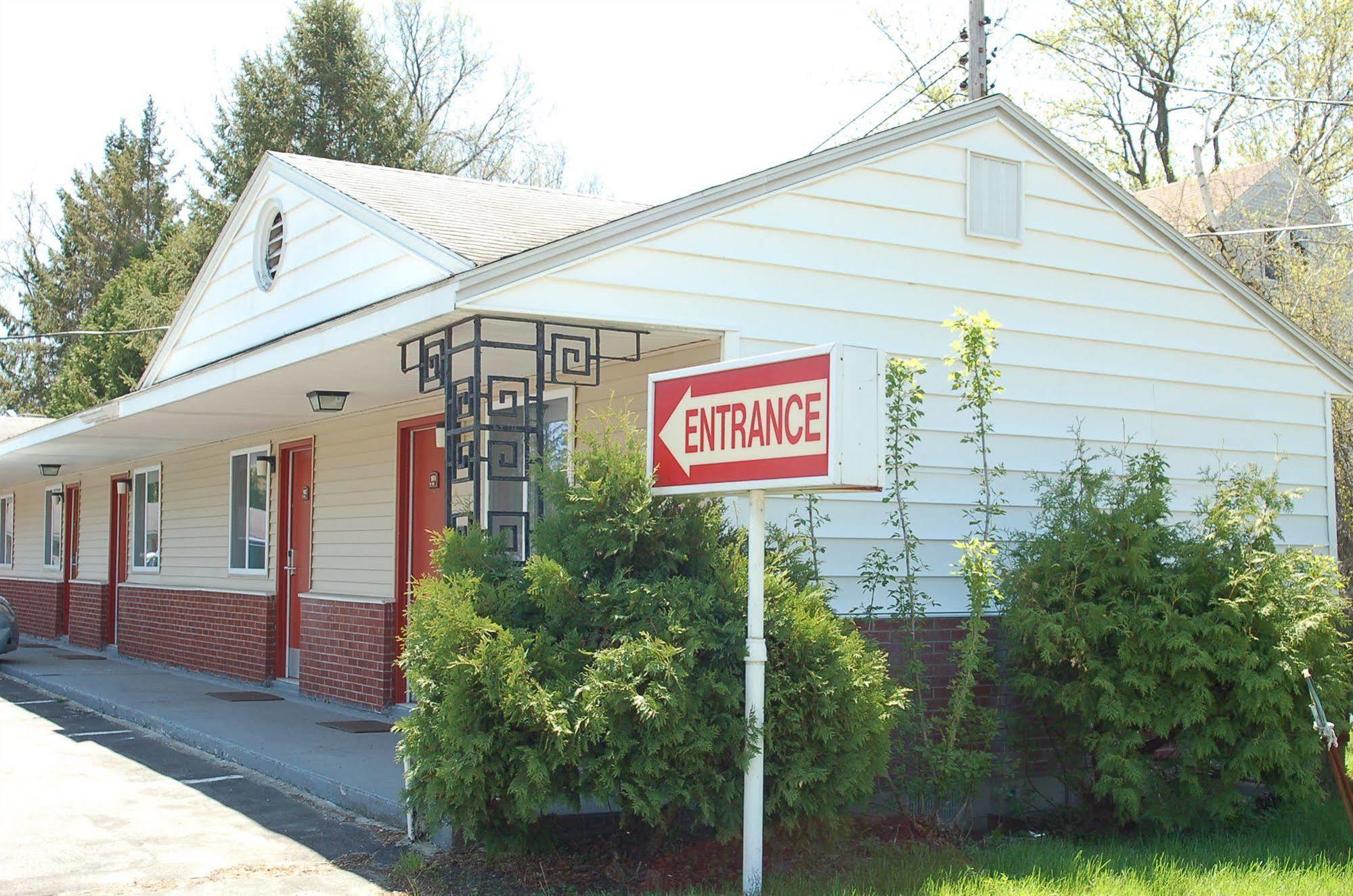 Budgetel Inn Glens Falls-Lake George-Saratoga Exterior photo